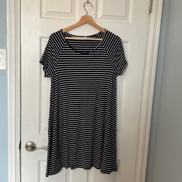 Old Navy - black and white striped t-shirt dress - size L - Picture 1 of 3